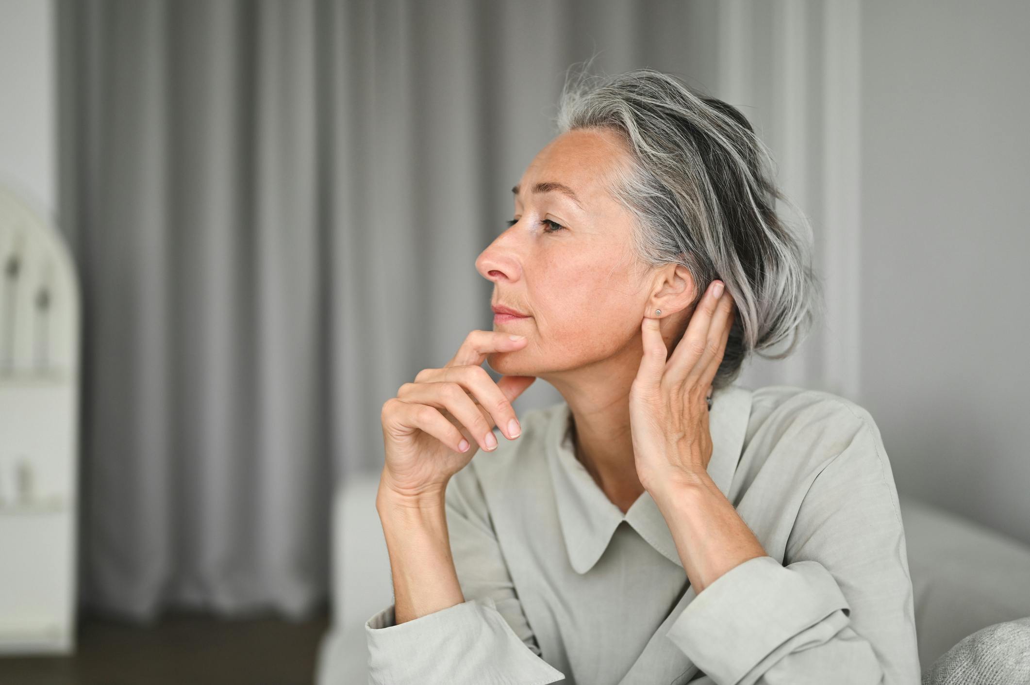 découvrez comment la ménopause impacte la libido et apprenez des solutions pour comprendre et retrouver votre désir sexuel naturellement.
